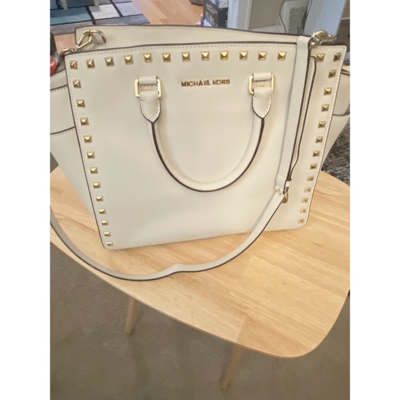 ❌ SOLD ❌ Michael Kors Studded Leather Satchel - Picture 7 of 13